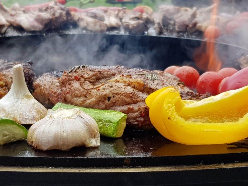 Стейк зі свинини на мангалі
