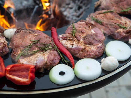 Стейк зі свинини на мангалі