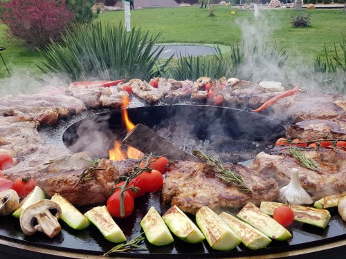 Стейк зі свинини на мангалі