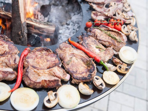 Стейк зі свинини на мангалі