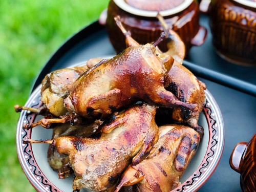 Перепелиці з портвейном, фаршировані грушею