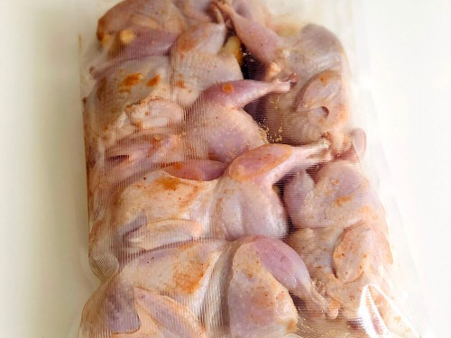 Перепелиці з портвейном, фаршировані грушею