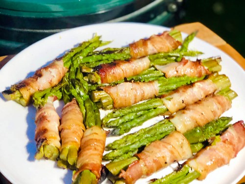 Спаржа в беконі