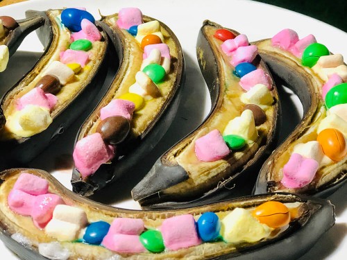 Десерты на гриле - бананы и яблоки с маршмелоу