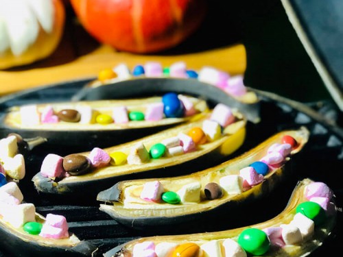 Десерты на гриле - бананы и яблоки с маршмелоу