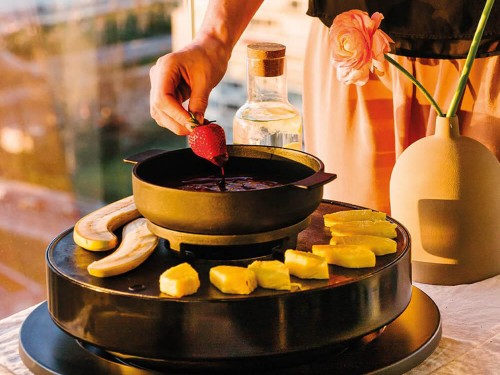 фото 4 OFYR Tabl'O Cast Iron Casserole Set: підставка та чавунна кастрюля