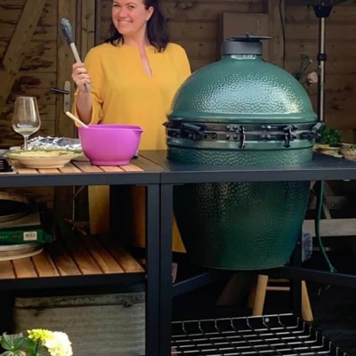 Гриль BIG GREEN EGG LARGE + модульна система з полицями з акації Гриль BIG GREEN EGG LARGE + модульна система з полицями з акації