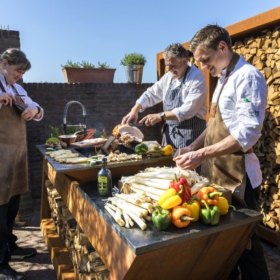 Кухня з коліщатками Quadro Premium, коричнева (з системою водопостачання) Кухня з коліщатками Quadro Premium, коричнева (з системою водопостачання)