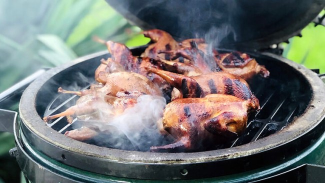 Перепелиці з портвейном, фаршировані грушею